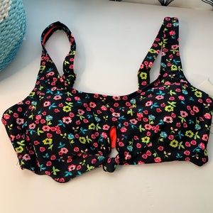 Cyn & Luca Swimsuit Top floral print/ Blqck Large